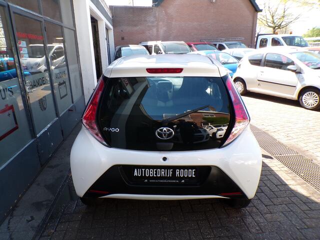 Toyota AYGO 1.0 VVT-i x-play AUTOMAAT,PDC,AIRCO !!! ''2e PAASDAG OPEN''