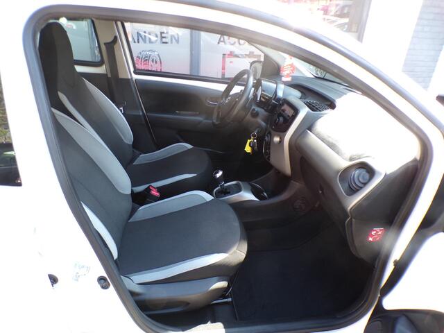 Toyota AYGO 1.0 VVT-i x-play AUTOMAAT,PDC,AIRCO !!! ''2e PAASDAG OPEN''