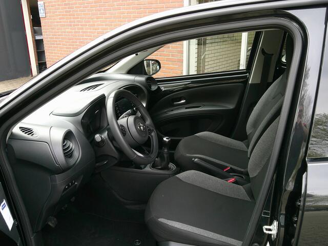 Toyota AYGO X 1.0 VVT-i MT Play