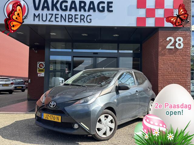 Toyota AYGO 1.0 VVT-i x-play // NAVI // AIRCO // CAMERA // PARKEER SENSOREN // BLUETOOTH // ELK. RAMEN