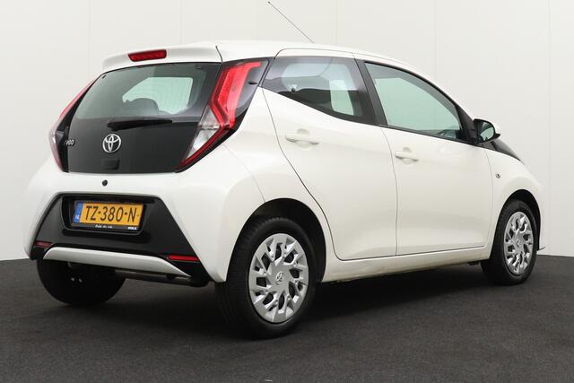 Toyota AYGO 1.0 VVT-i x-play Navi Camera Apple Carplay/ Android auto