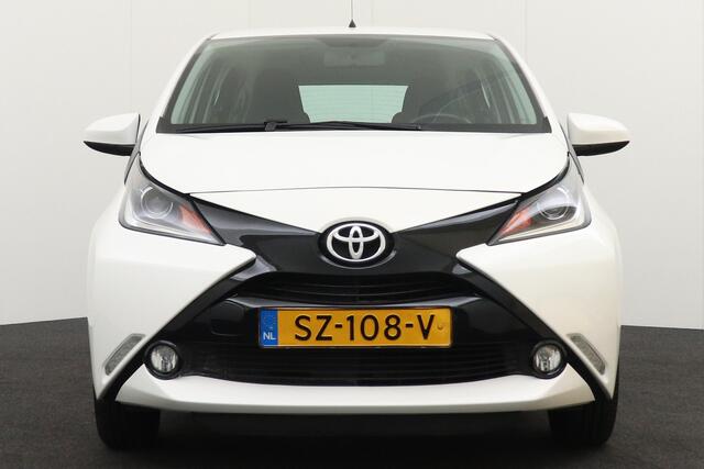 Toyota AYGO 1.0 VVT-i X-Play Navi Camera Apple Carplay/ Android auto