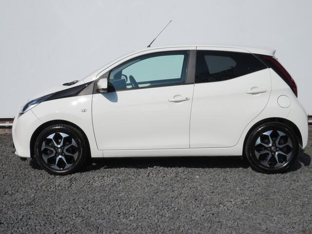 Toyota AYGO 1.0 VVT-i x-joy 1e Eigenaar, Dealer onderhouden, Achteruitrijcamera en LM-Velgen
