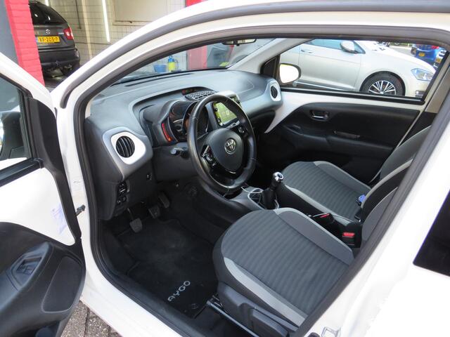 Toyota AYGO 1.0 VVT-i x-joy 1e Eigenaar, Dealer onderhouden, Achteruitrijcamera en LM-Velgen