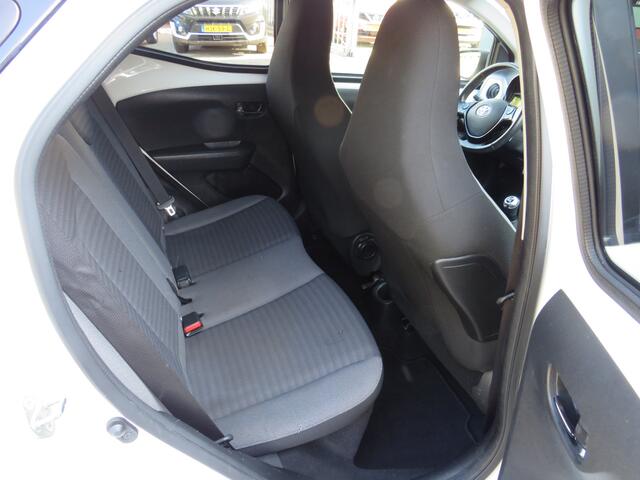 Toyota AYGO 1.0 VVT-i x-joy 1e Eigenaar, Dealer onderhouden, Achteruitrijcamera en LM-Velgen