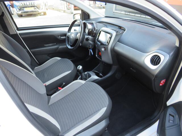 Toyota AYGO 1.0 VVT-i x-joy 1e Eigenaar, Dealer onderhouden, Achteruitrijcamera en LM-Velgen