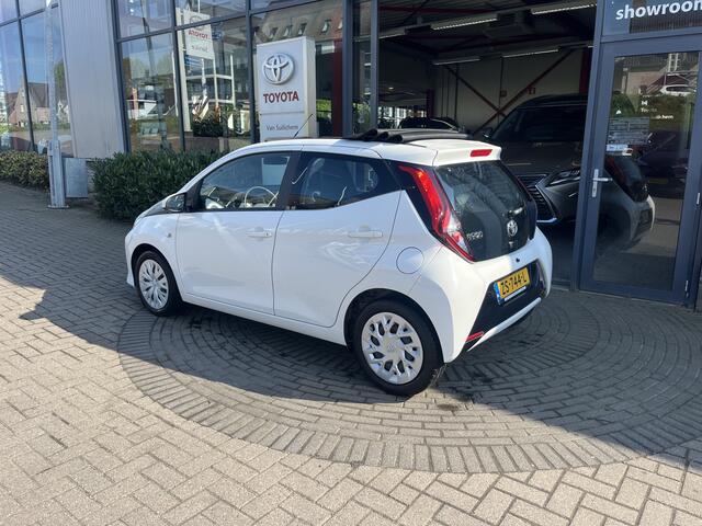 Toyota AYGO 1.0 VVT-i x-play limited