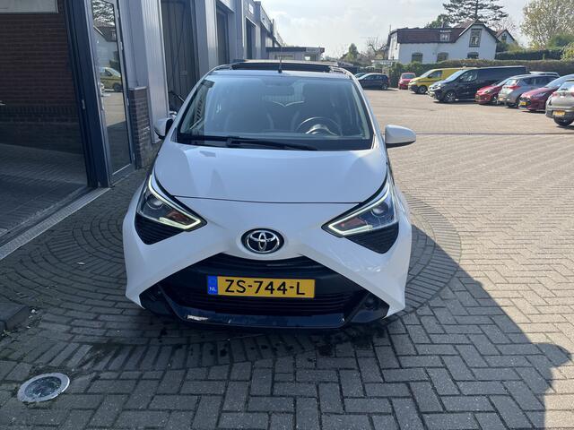 Toyota AYGO 1.0 VVT-i x-play limited