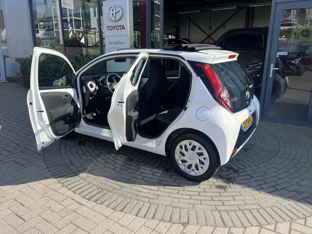 Toyota AYGO 1.0 VVT-i x-play limited