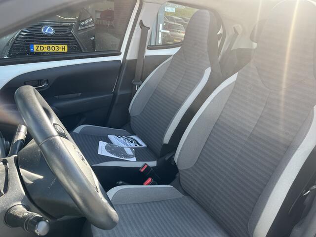 Toyota AYGO 1.0 VVT-i x-play limited