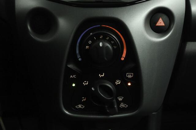 Toyota AYGO 1.0 VVT-i x-play | Automaat | Airco | Achteruitrijcamera | Bluetooth | Apple Carplay| Android Auto |