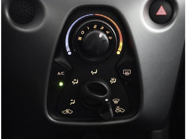 Toyota AYGO 1.0 VVT-i x-play | Automaat | Apple Carplay & Android auto | Airco |