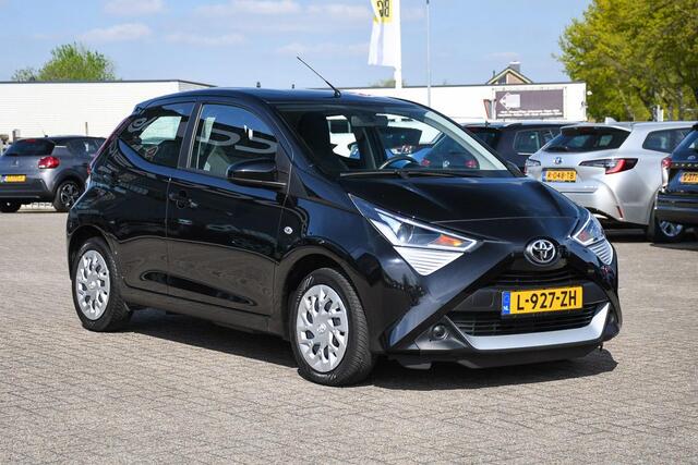 Toyota AYGO 1.0 VVT-i x-play APPLE CARPLAY/ HILL HOLD/ LED