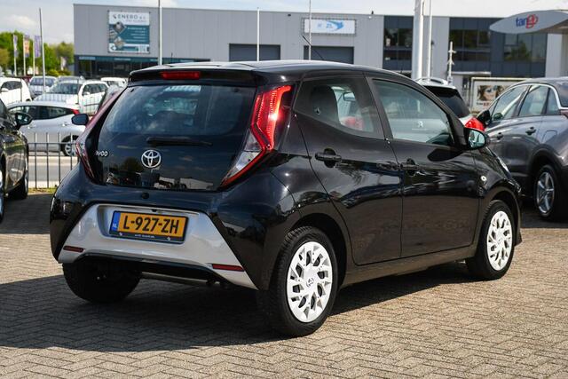 Toyota AYGO 1.0 VVT-i x-play APPLE CARPLAY/ HILL HOLD/ LED