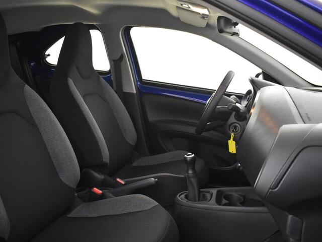 Toyota AYGO 1.0 VVT-i MT play | Apple & Android Carplay | Camera