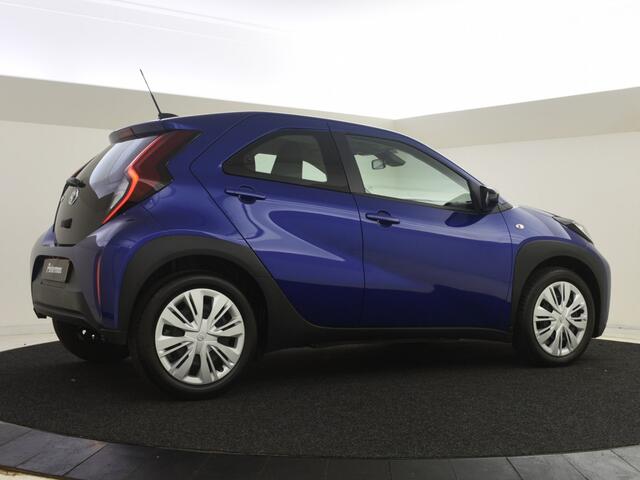 Toyota AYGO 1.0 VVT-i MT play | Apple & Android Carplay | Camera