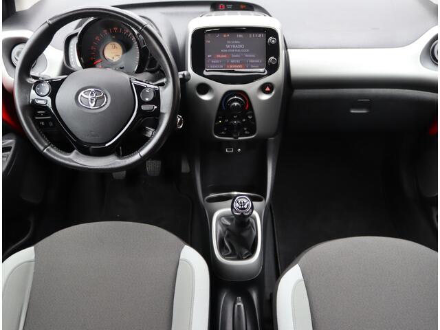 Toyota AYGO 1.0 VVT-i x-play | BOVAG-garantie | Camera | Airco | NAP