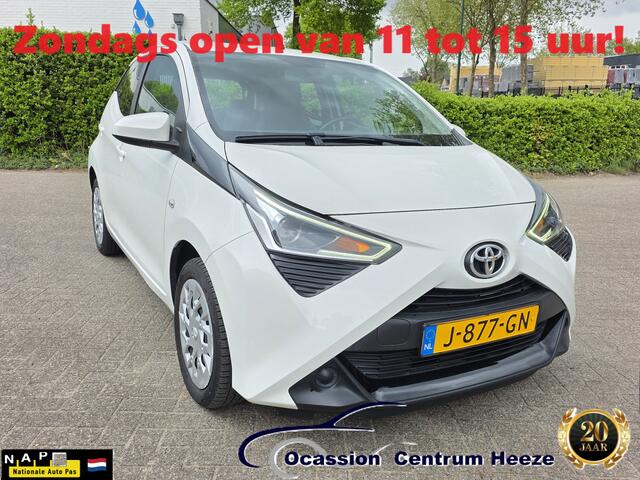 Toyota AYGO 1.0 VVT-i x-play, Camera! Carplay! Trekhaak! Zondag OPEN!