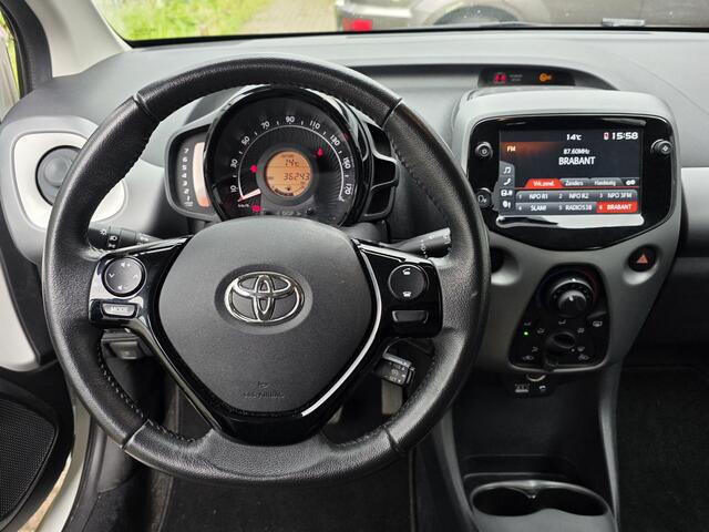 Toyota AYGO 1.0 VVT-i x-play, Camera! Carplay! Trekhaak! Zondag OPEN!