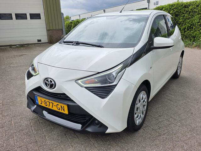 Toyota AYGO 1.0 VVT-i x-play, Camera! Carplay! Trekhaak! Zondag OPEN!