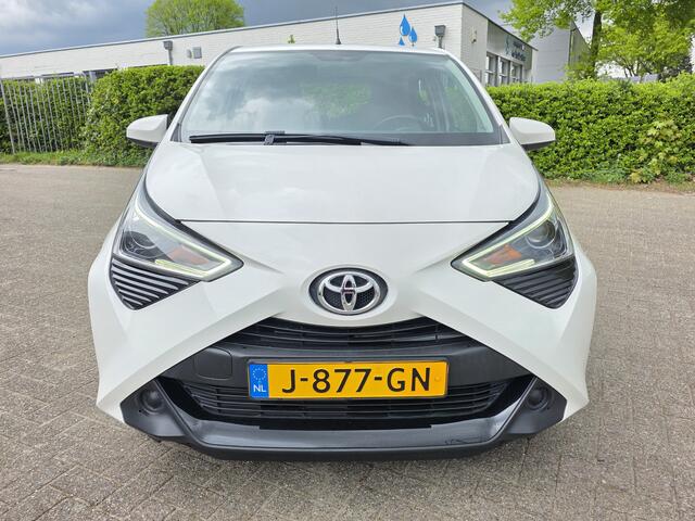Toyota AYGO 1.0 VVT-i x-play, Camera! Carplay! Trekhaak! Zondag OPEN!