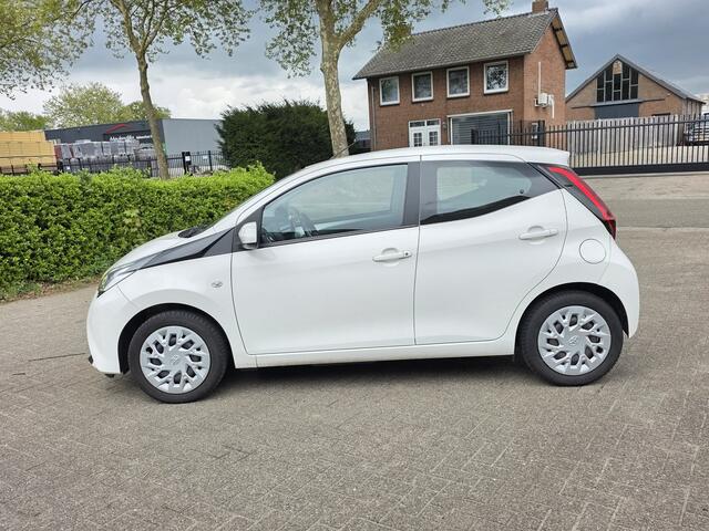 Toyota AYGO 1.0 VVT-i x-play, Camera! Carplay! Trekhaak! Zondag OPEN!