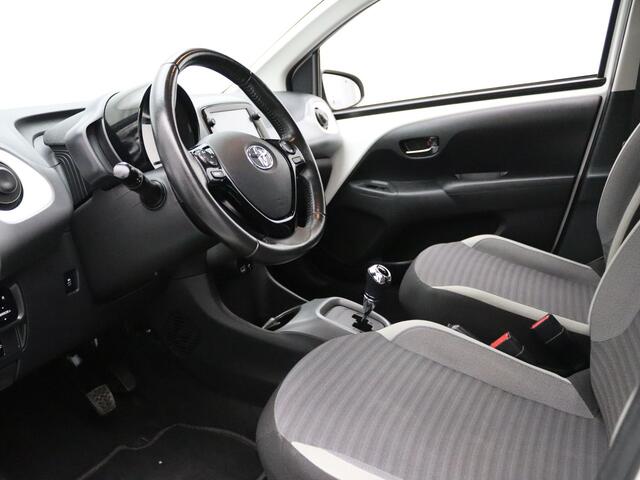 Toyota AYGO 73 pk VVT-i x-play AUTOMAAT Airco | Camera | Carplay | 15" Velgen