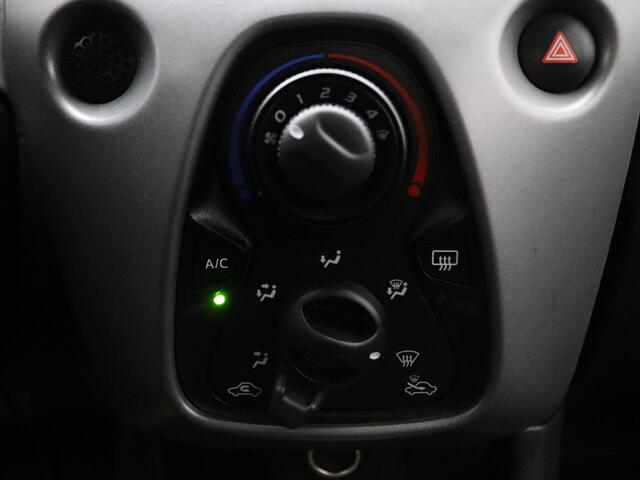 Toyota AYGO 73 pk VVT-i x-play AUTOMAAT Airco | Camera | Carplay | 15" Velgen