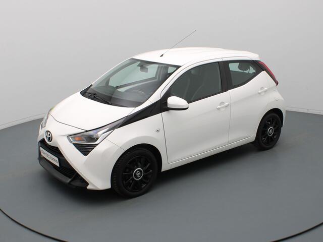 Toyota AYGO 73 pk VVT-i x-play AUTOMAAT Airco | Camera | Carplay | 15" Velgen
