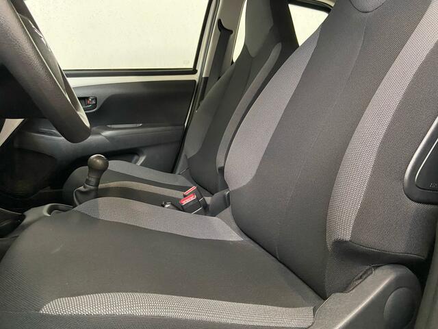 Toyota AYGO 1.0 VVT-i x-fun Airco. Cruise . 5-Deurs!