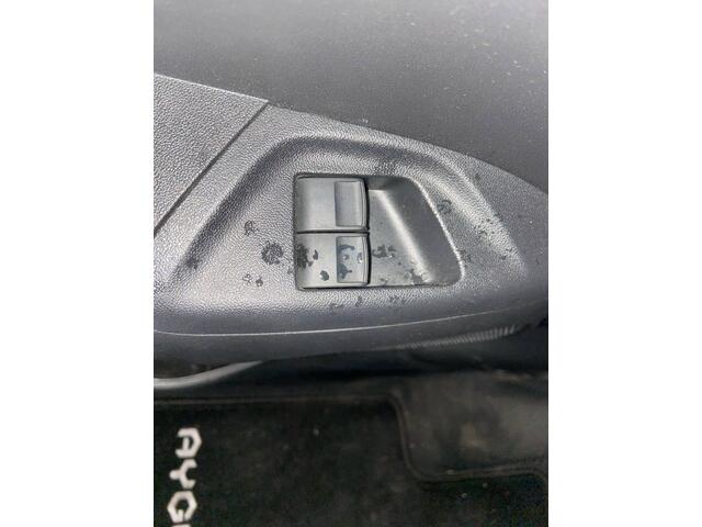 Toyota AYGO 1.0 VVT-i x-fun Airco. Cruise . 5-Deurs!