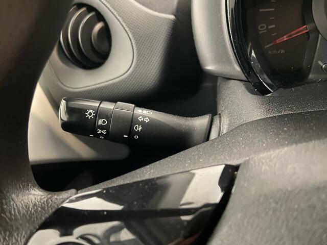 Toyota AYGO 1.0 VVT-i x-fun Airco. Cruise . 5-Deurs!