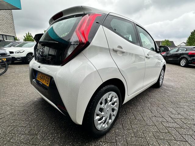Toyota AYGO 1.0 VVT-i x-play ltd