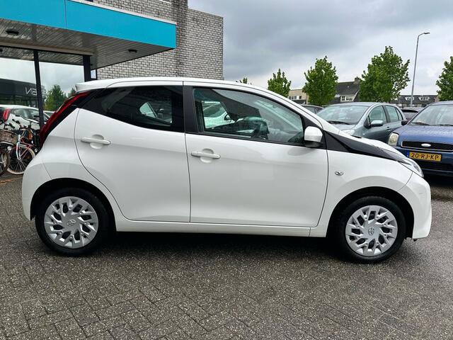 Toyota AYGO 1.0 VVT-i x-play ltd