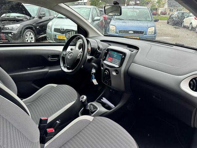 Toyota AYGO 1.0 VVT-i x-play ltd