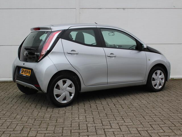 Toyota AYGO 1.0 VVT-i x-now / Airco / Bluetooth / Elektrische Ramen Voor / 5-Deurs / Stoelverwarming Bestuurdersstoel /