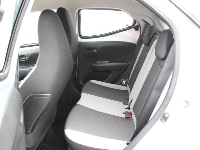 Toyota AYGO 1.0 VVT-i x-now / Airco / Bluetooth / Elektrische Ramen Voor / 5-Deurs / Stoelverwarming Bestuurdersstoel /