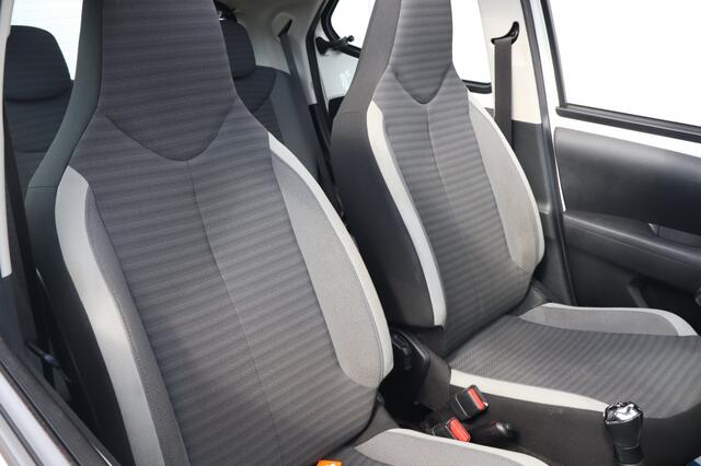 Toyota AYGO 1.0 VVT-i x-play ltd I Geen Import I Open dak
