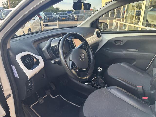 Toyota AYGO 1.0 VVT-i x-joy NL auto, zeer netjes