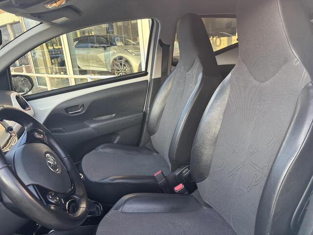 Toyota AYGO 1.0 VVT-i x-joy NL auto, zeer netjes