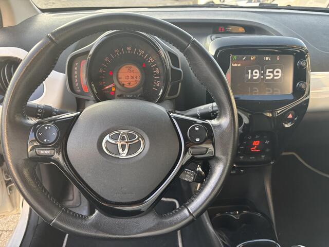 Toyota AYGO 1.0 VVT-i x-joy NL auto, zeer netjes