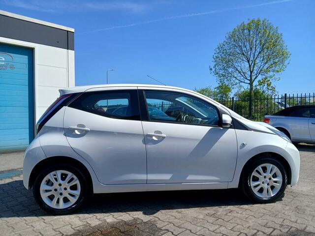 Toyota AYGO 1.0 VVT-i x-pure 5-Deurs/Airco/NL Auto