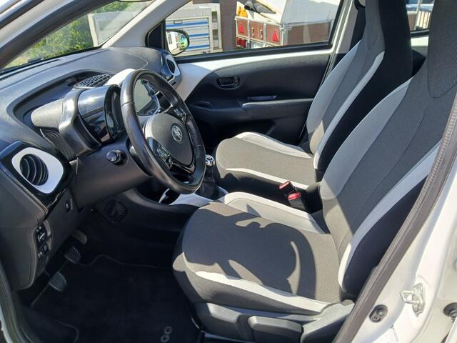 Toyota AYGO 1.0 VVT-i x-pure 5-Deurs/Airco/NL Auto