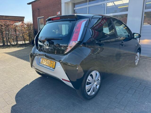 Toyota AYGO 1.0 VVT-i x-play Camera Cruise Airco Bluetooth