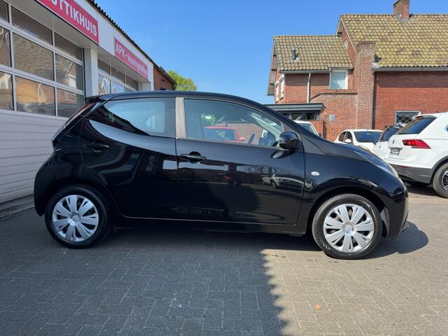 Toyota AYGO 1.0 VVT-i x-play Camera Cruise Airco Bluetooth
