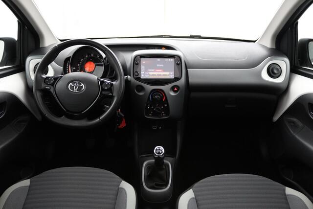 Toyota AYGO 1.0 VVT-i x-play limited | Electrisch vouwdak | Parkeercamera | Apple carplay - Android auto |