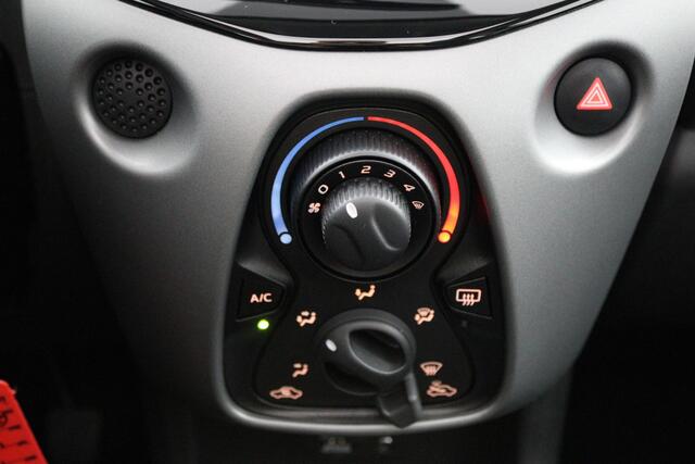 Toyota AYGO 1.0 VVT-i x-play limited | Electrisch vouwdak | Parkeercamera | Apple carplay - Android auto |