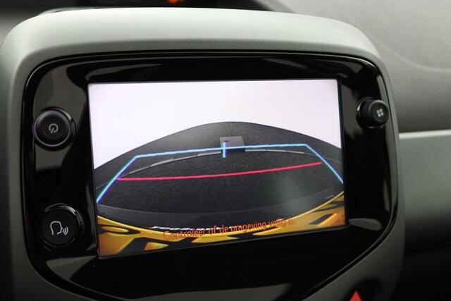 Toyota AYGO 1.0 VVT-i x-play limited | Electrisch vouwdak | Parkeercamera | Apple carplay - Android auto |