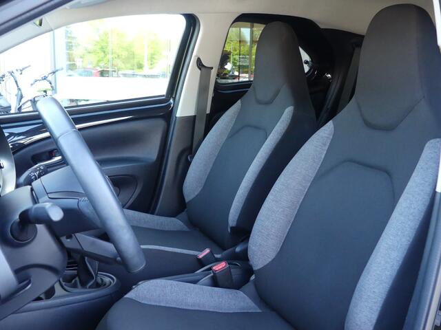Toyota AYGO 1.0 VVT-i MT First Edition | All Season | Camera | Stoelverw