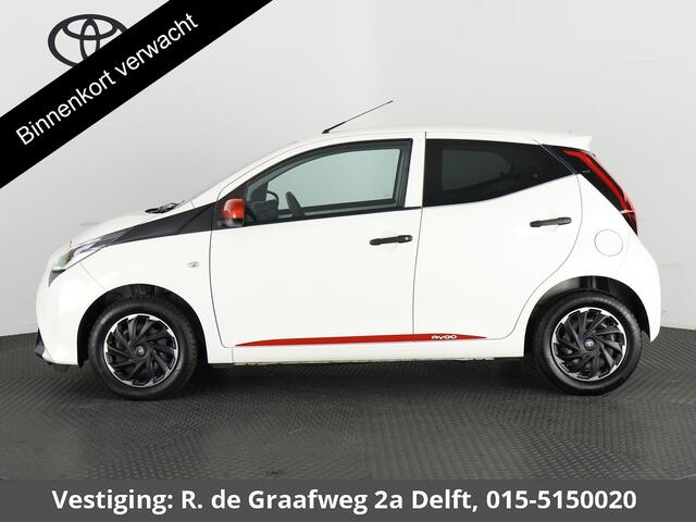 Toyota AYGO 1.0 VVT-i X-Fun + Coral Red Pack | Airco | Bluetooth | Privacy Glass |